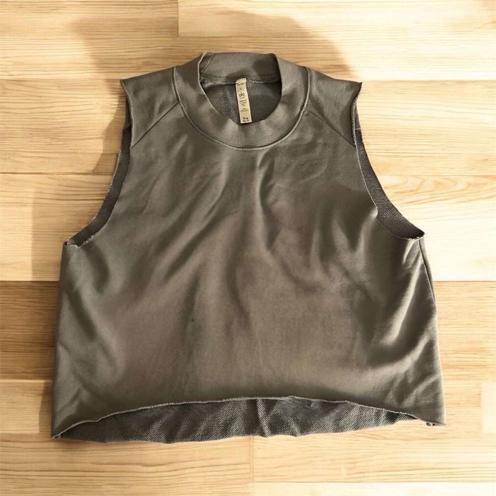 Alo Sleeveless Women's Top crop Large